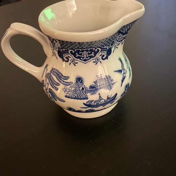 Vintage Blue Willow Sugar Bowl and Creamer - Picture 5 of 14
